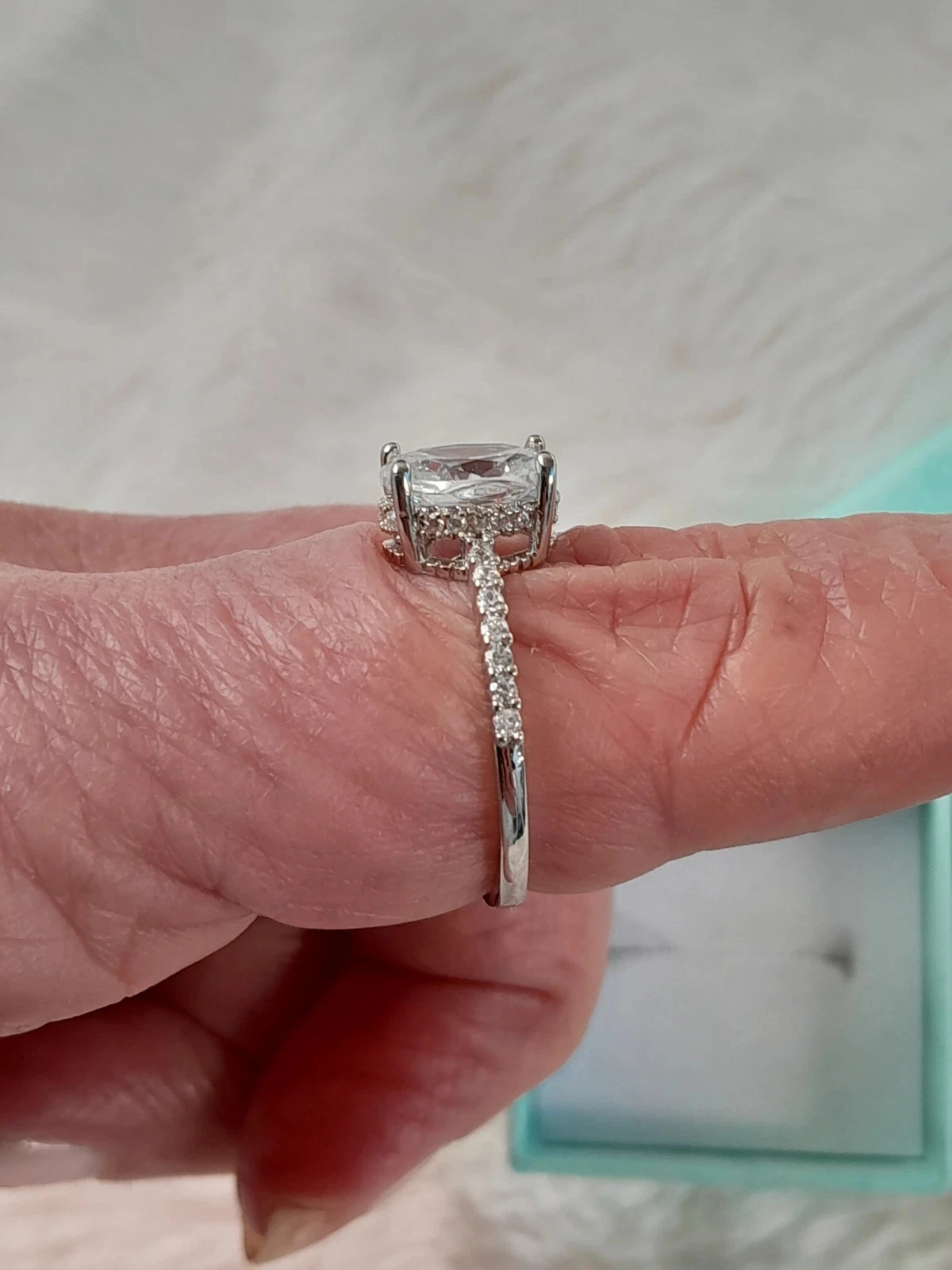 Anillo de piedra ovalada, piedras en los lados, talla 60 – photo 6